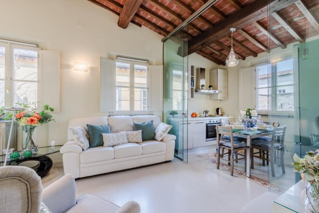 Helene Smart Flat with Elevator inside Lucca – Lucca