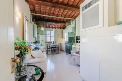 Helene Smart Flat with Elevator inside Lucca – Фото 13